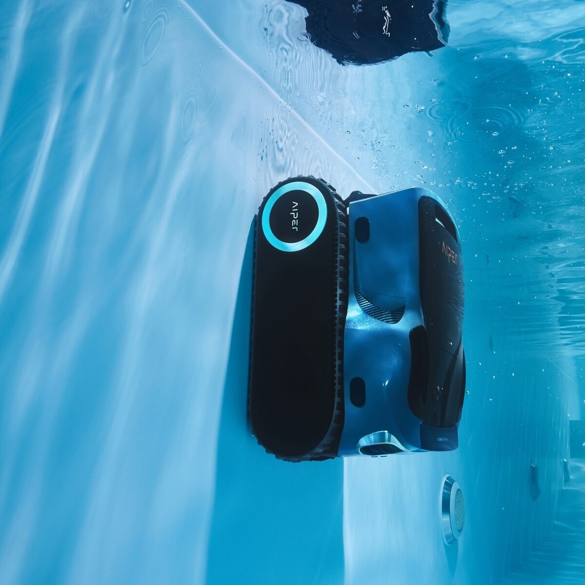 aiper-scuba-x1-pro-max-waterline-scaled-4a487e0f8c61efd0